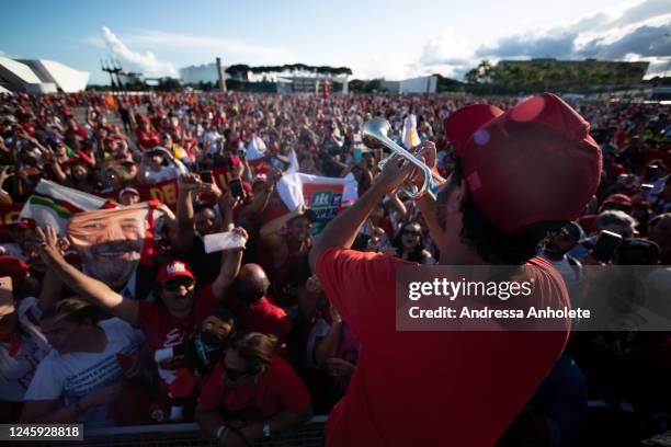 Supporters of President Luiz Inácio Lula Da Silva during the presidential inauguration ceremony at Planalto Palace on January 1, 2023 in Brasilia,...