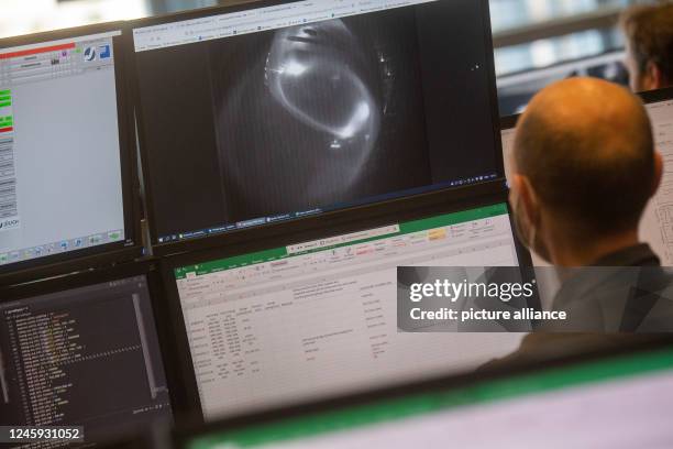 December 2022, Mecklenburg-Western Pomerania, Greifswald: View of a computer monitor in the control room of the Wendelstein 7-X fusion experiment....