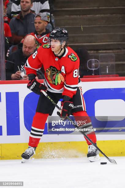 Chicago Blackhawks Right Wing Patrick Kane controls the puck against during a game between the San Jose Sharks and the Chicago Blackhawks on January...