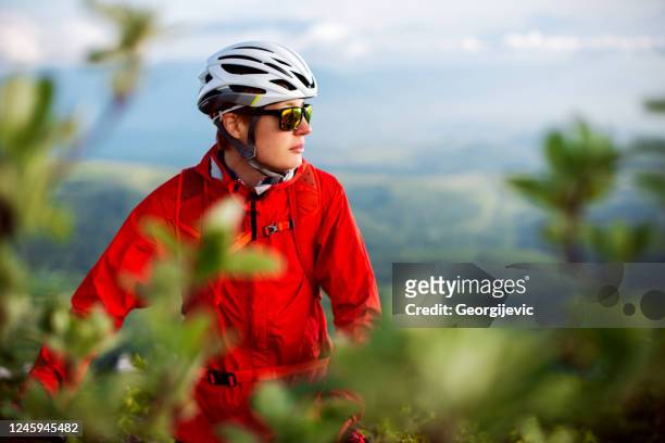 mountain bike - georgijevic mountain biker foto e immagini stock