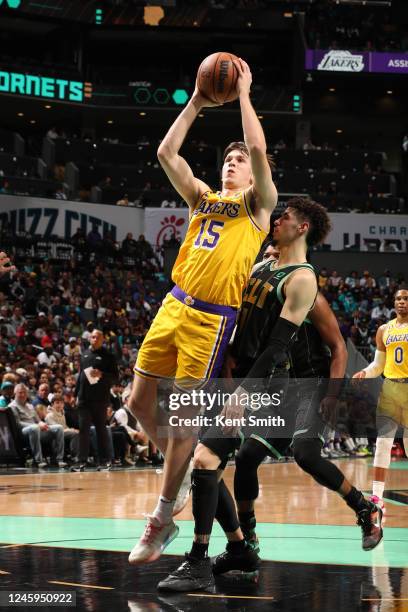 Austin Reaves of the Los Angeles Lakers shoots the ball during the game against the Charlotte Hornets on January 2, 2023 at Spectrum Center in...