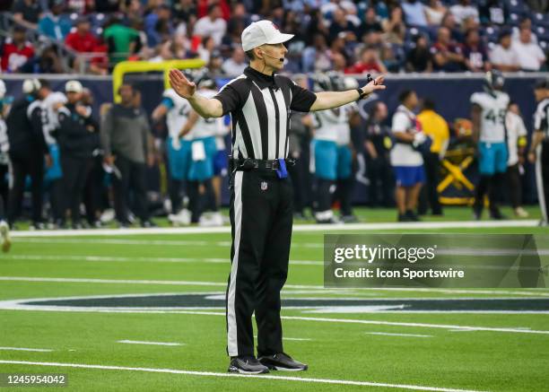 Timeout Sign Nfl Referee Timeout Photos and Premium High Res Pictures - Getty Images