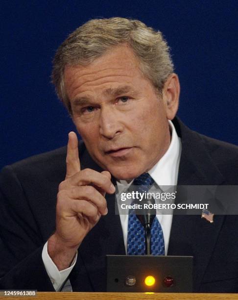Bush 48 George W Bush John Kerry 2004 Photos and Premium High Res Pictures ...