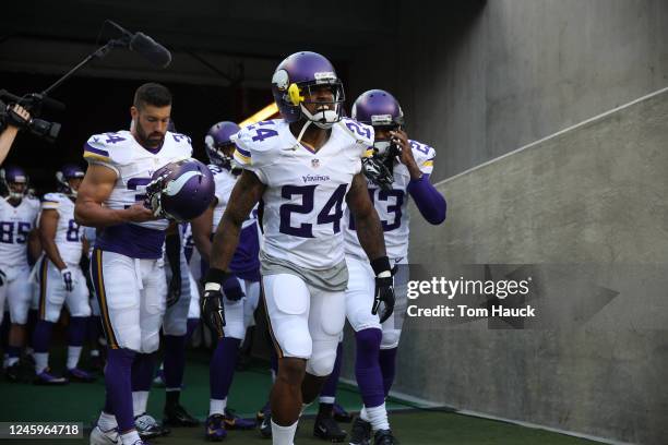 Minnesota Vikings cornerback Captain Munnerlyn retreats from tunnel with teammates during an NFL football game between the Minnesota Vikings and the...