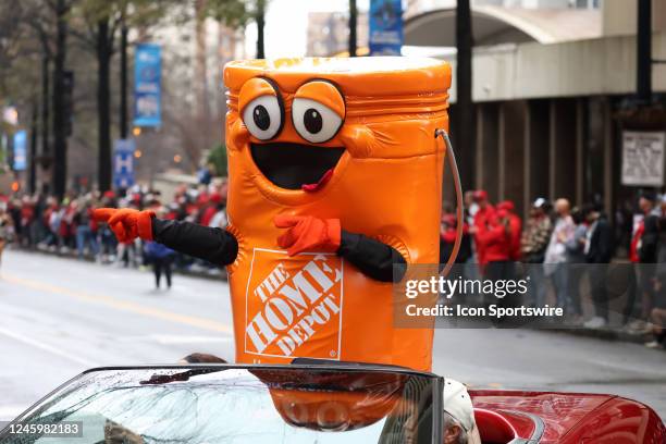 Phil Bucket Chick Fil A Mascot Photos and Premium High Res Pictures - Getty Images