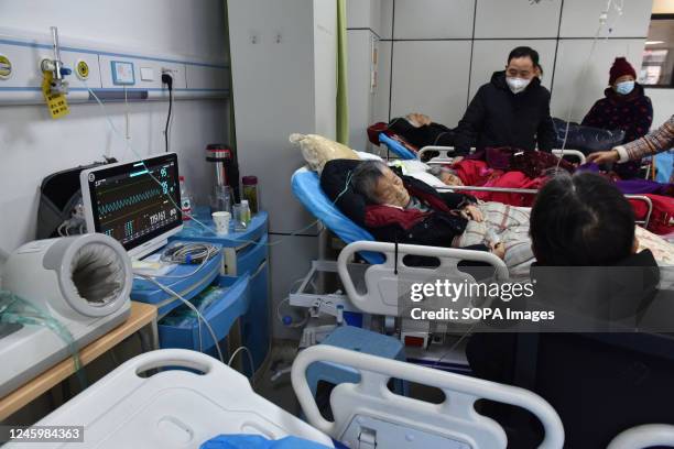 An elderly female patient with COVID-19 is being treated at No.2 People's Hospital of Fuyang City.