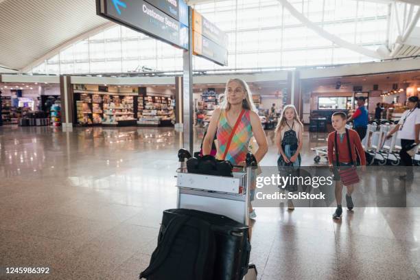 rushing for a flight - bali airport stock pictures, royalty-free photos & images