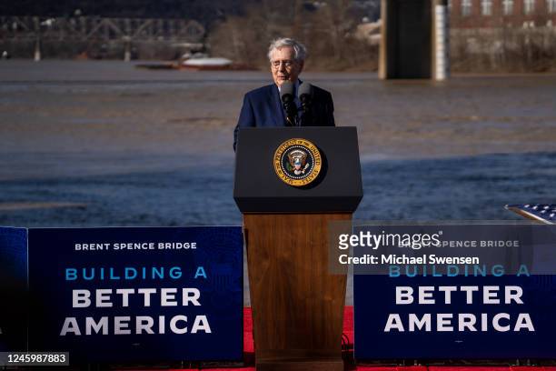 Senator Mitch McConnell delivers remarks to a crowd on January 4, 2023 in Covington, Kentucky. President Joe Biden, Senator Mitch McConnell, Gov....