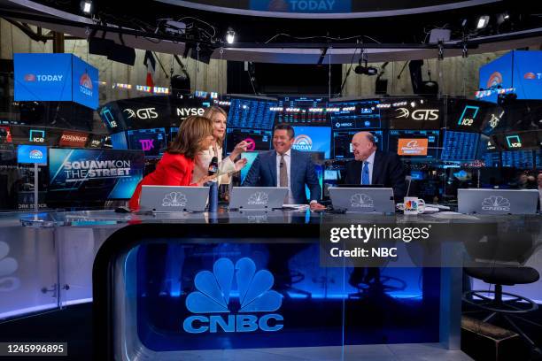 Hoda Kotb and Savannah Guthrie at the New York Stock Exchange with Jim Cramer and Carl Quintanilla on Wednesday, January 4, 2023 --