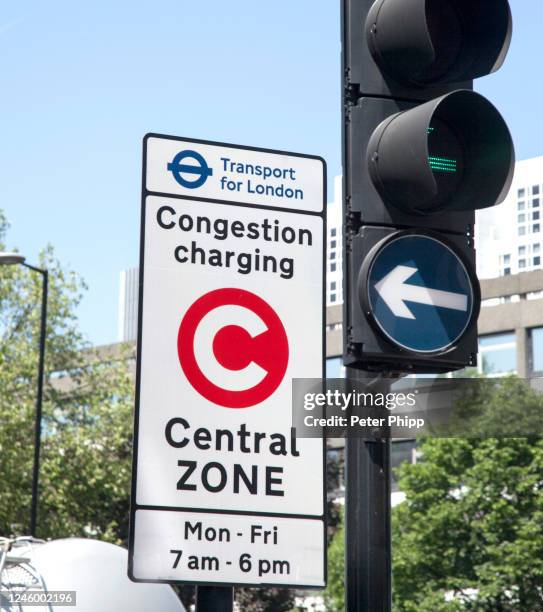 congestion zone charging - work zone sign stock pictures, royalty-free photos & images