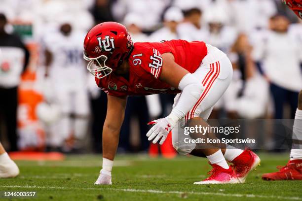 Utah Utes defensive end Gabe Reid defends during the Rose Bowl game between the Penn State Nittany Lions and the Utah Utes on January 2, 2023 at the...