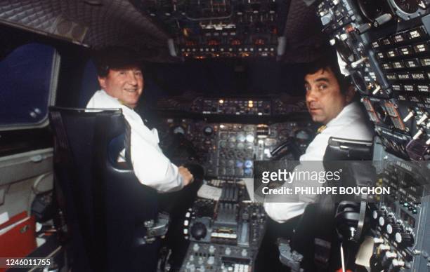 - Photo prise le 18 août 1983 à l'aéroport de Roissy, de Fernand Andreani , ancien commandant de bord Air France, avec à ses côtés le co-pilote...