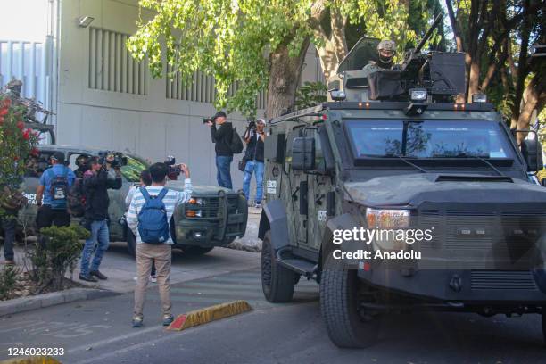 Federal forces take security measures around the Special Prosecutor's Office during the departure of a convoy carrying Ovidio Guzman, the son of...