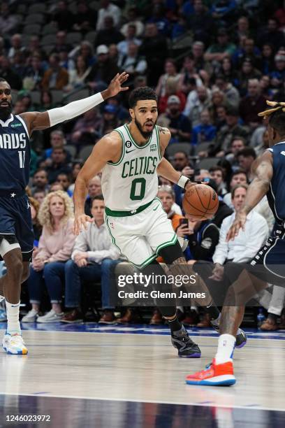 Jayson Tatum of the Boston Celtics drives to the basket during the game against the Dallas Mavericks on January 5, 2022 at the American Airlines...