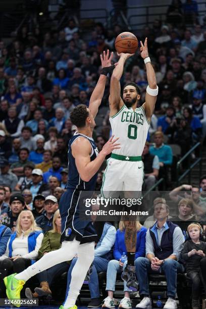 Jayson Tatum of the Boston Celtics shoots the ball during the game against the Dallas Mavericks on January 5, 2022 at the American Airlines Center in...