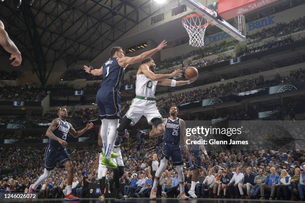 Jayson Tatum of the Boston Celtics drives to the basket during the game against the Dallas Mavericks on January 5, 2022 at the American Airlines...