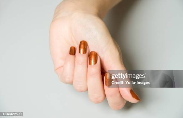 pair of open female hands with brown metallic paint - lackiert stock-fotos und bilder
