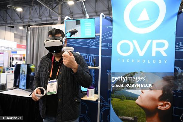 Ovr Display Wearable Display Photos and Premium High Res Pictures - Getty Images