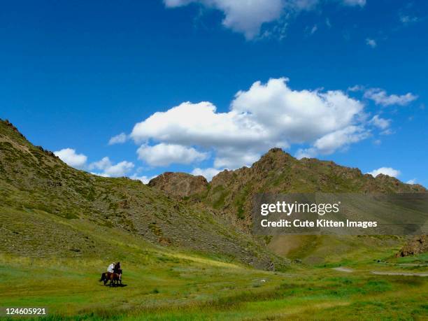 Gurvan Gurvan Saikhan Mountains Photos and Premium High Res Pictures - Getty ...