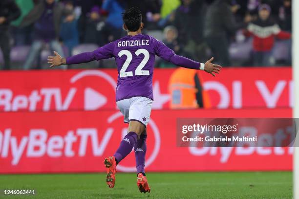 Nicolas Ivan Gonzalez of ACF Fiorentina celebrates after scoring a goal during the Serie A match between ACF Fiorentina and US Sassuolo at Stadio...