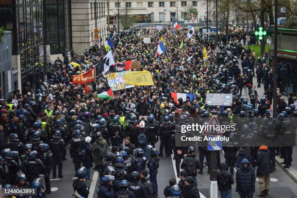 Polices take security measures while people take part in a demonstration by the âYellow Vestsâ movement against inflation, retirement reform, and for...