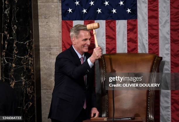 Newly elected Speaker of the US House of Representatives Kevin McCarthy holds the gavel after he was elected on the 15th ballot at the US Capitol in...