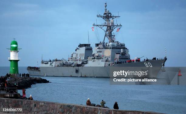 January 2023, Mecklenburg-Western Pomerania, Rostock: The U.S. Destroyer "USS Roosevelt" arrives in Warnemünde this evening from the Baltic Sea to...