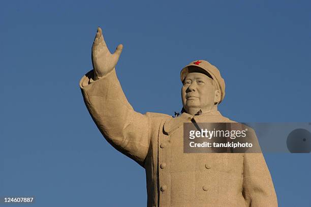 mao-zedong-statue - mao tse tung stock-fotos und bilder