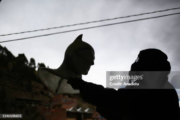 Sculptor holds a bust of Batman at a workshop in La Paz, Bolivia on December 22, 2022. Ramiro Sirpa known as "the sculptor of giants" is an artist...