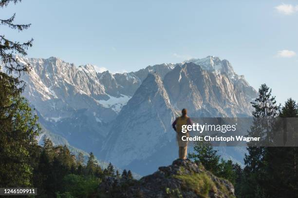 bayerische alpen - garmisch partenkirchen - zugspitze mountain stock pictures, royalty-free photos & images