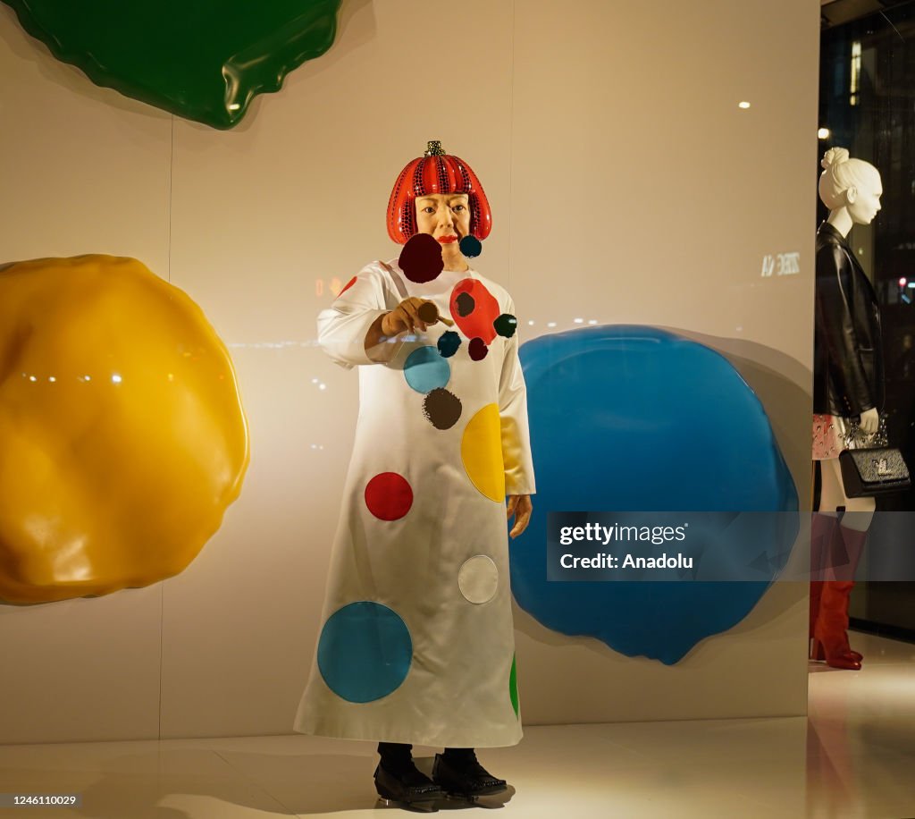 A realistic robot of Japanese artist Yayoi Kusama in the window of News  Photo - Getty Images