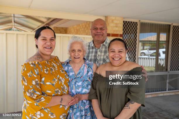 幸福家庭肖像。 - pacific islander ethnicity 個照片及圖片檔