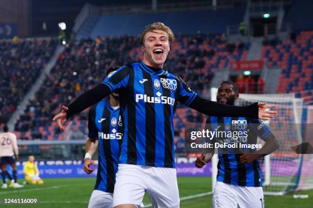 Rasmus Hojlund of Atalanta BC celebrates after scoring his team's second goal during the Serie A match between Bologna FC and Atalanta BC at Stadio...