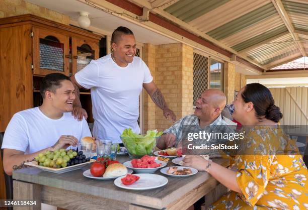 family dining outdoors - open air dining stock pictures, royalty-free photos & images