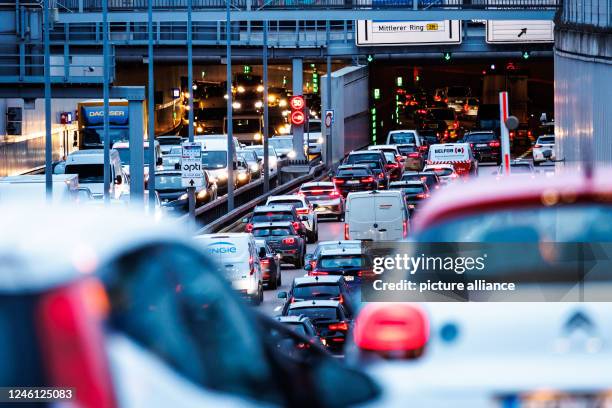 January 2023, Múnich;: Traffic jam in the Heckenstallerstrasse tunnel in Munich. One study put the number of hours lost in 2022 by an average driver...