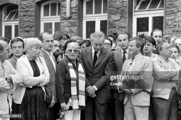 French actress Simone Signoret , her companion Yves Montand , senator Robert Badinter and the founder of Médecins sans frontières Bernard Kouchner ,...