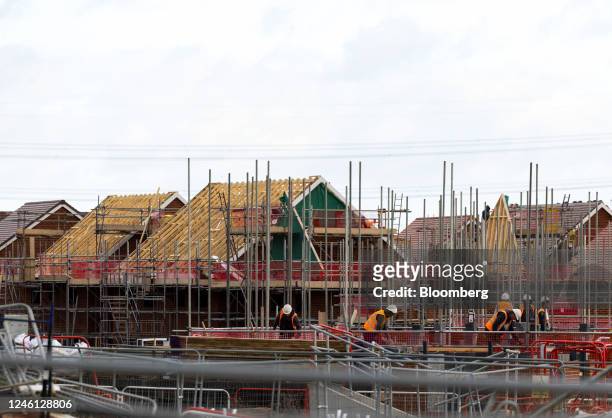 Employees lay bricks at a Taylor Wimpey Plc residential housing construction site in Hoo, UK, on Monday, Jan. 9, 20233. Taylor Wimpey is due to give...