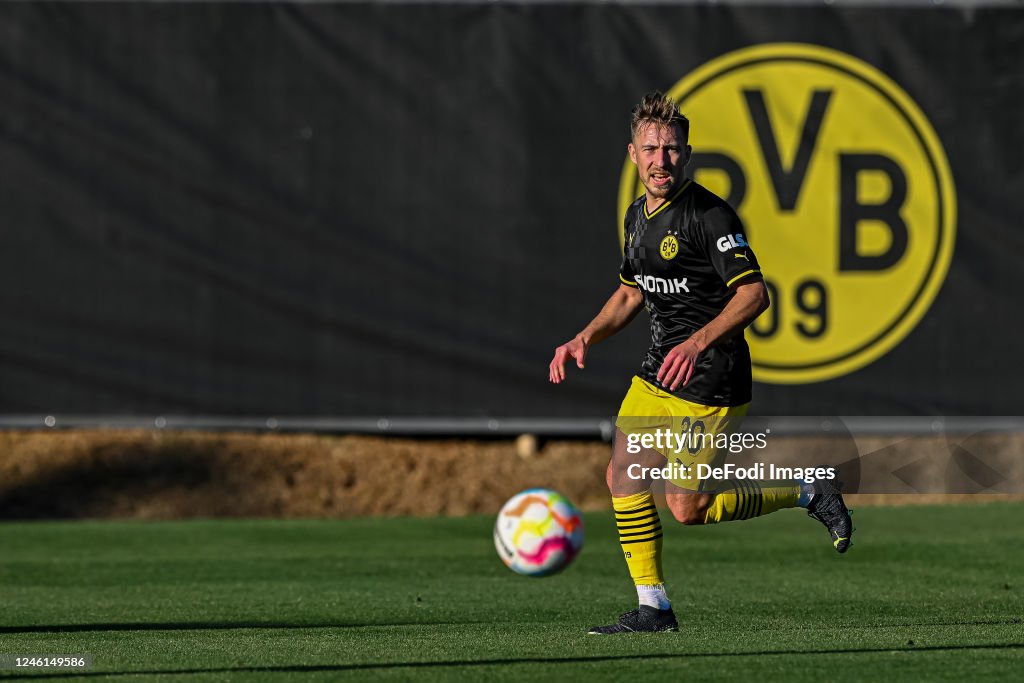 Borussia Dortmund fullback to leave the club