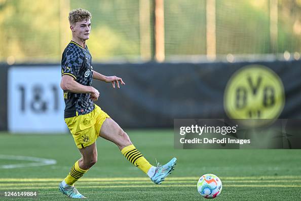 Tom Roth Cal Qb Tom Rothe of Borussia Dortmund controls the Ball during the friendly ...