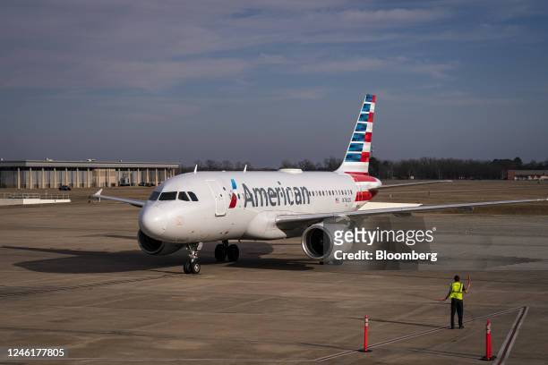 An American Airlines plane taxis to a gate after the Federal Aviation Administration lifted a ground stop at Bill and Hillary Clinton National...