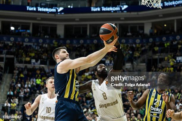 Metecan Birsen, #1 of Fenerbahce Beko Istanbul in action with Othello Hunter, #8 of FC Bayern Munich during the 2022-23 Turkish Airlines EuroLeague...