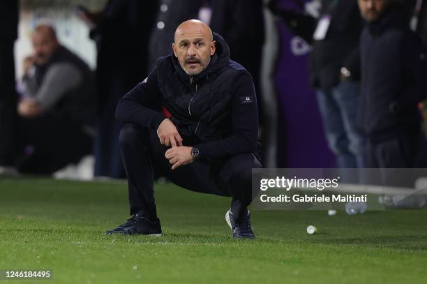 Vincenzo Italiano manager of ACF Fiorentina looks on during the Coppa Italia match between ACF Fiorentina and UC Sampdoria at Stadio Artemio Franchi...