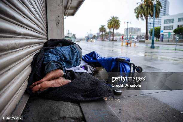Homeless While Raining California Homelessness Photos and Premium High Res Pictures - Getty Images