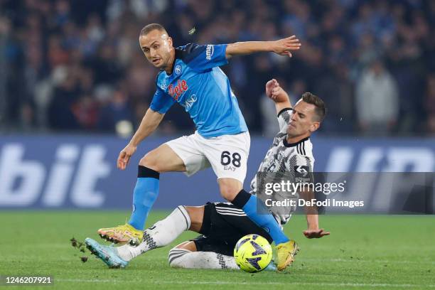 Stanislav Lobotka of SSC Napoli and Arkadiusz Milik of Juventus battle for the ball during the Serie A match between SSC Napoli_Juventus at Stadio...