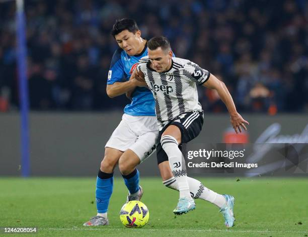 Min-Jae Kim of SSC Napoli and Arkadiusz Milik of Juventus battle for the ball during the Serie A match between SSC Napoli_Juventus at Stadio Diego...