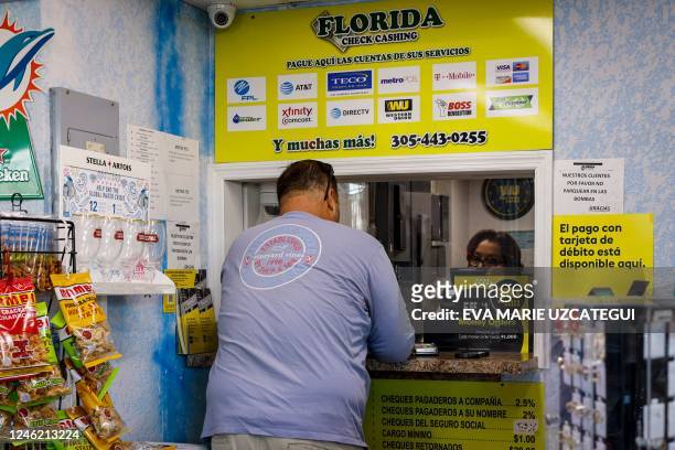 1,213 Western Union Money Transfer Stock Photos, High-Res Pictures, and  Images - Getty Images