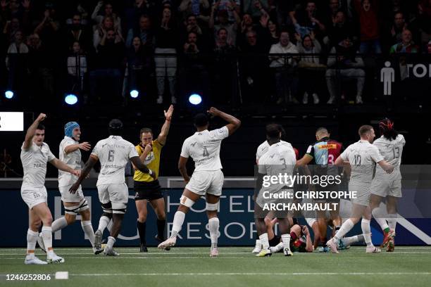 Racing92's players celebrate after Racing92's French centre Gael Fickou scored a try during the European Champions Cup first round day three Pool A...