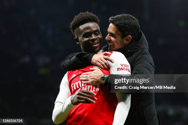 Arsenal manager Mikel Arteta celebrates with Bukayo Saka of Arsenal after the Premier League match between Tottenham Hotspur and Arsenal FC at...