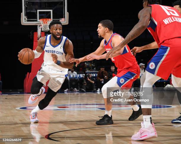 David Nwaba of the Motor City Cruise drives to the basket against Lucas Williamson of the Ontario Clippers on January 15, 2023 at Toyota Arena in...