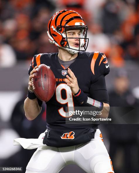 Jc Burrows Cincinnati Bengals quarterback Joe Burrow looks to pass during the ...